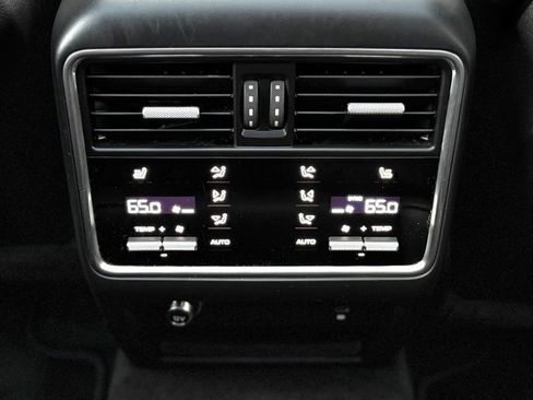 Certified 2022 Porsche Cayenne Coupe image 32