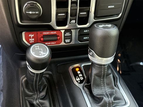 Used 2025 Jeep Wrangler Unlimited Rubicon AWD/4WD image 14
