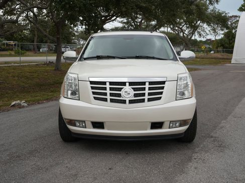 Used 2008 Cadillac Escalade EXT image 3