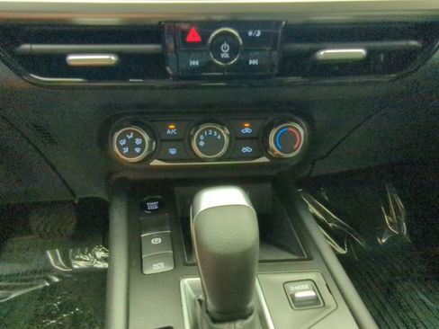Certified 2025 Nissan Kicks SV FWD image 18
