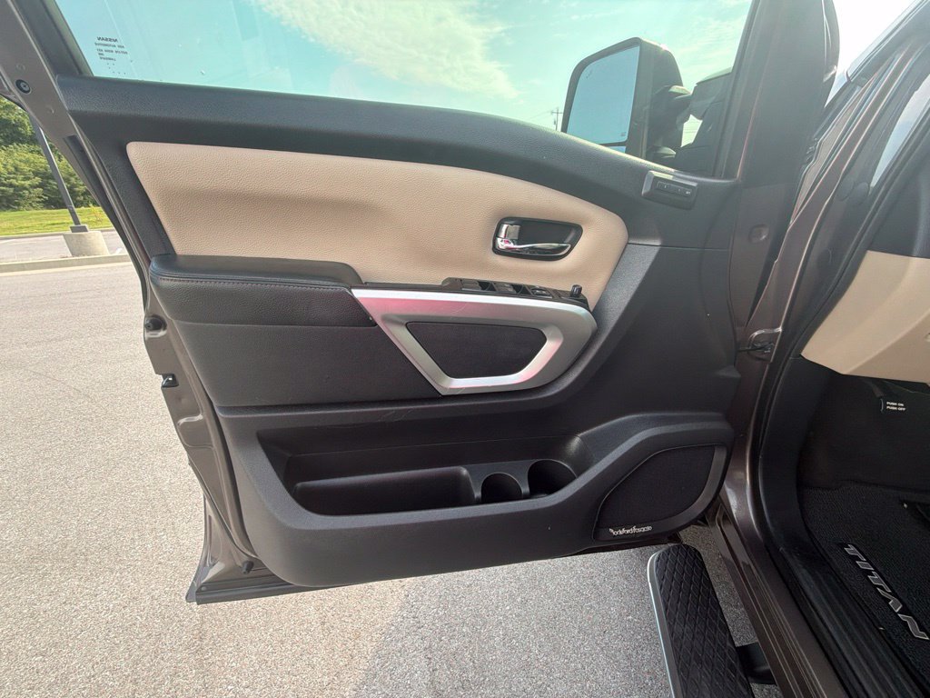 Used 2016 Nissan Titan SL RWD image 19