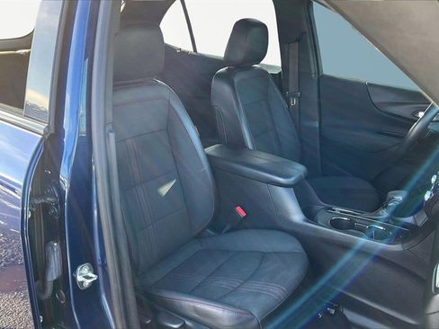 Used 2022 Chevrolet Equinox RS w/ Infotainment Package image 32