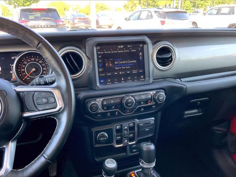 Used 2022 Jeep Wrangler Unlimited Sahara w/ Cold Weather Group AWD/4WD image 7