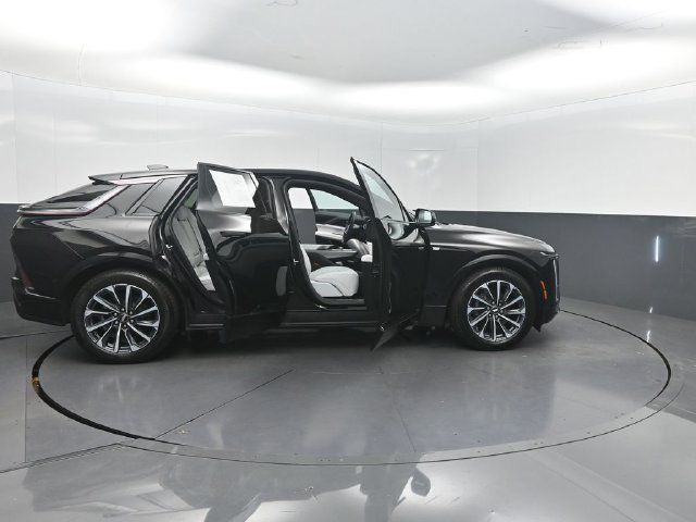 Used 2024 Cadillac Lyriq Sport AWD/4WD image 35