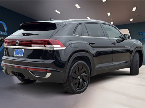 Certified 2025 Volkswagen Atlas Cross Sport SE image 7