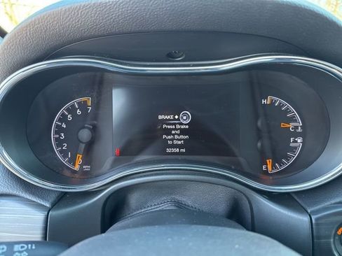 Used 2022 Jeep Grand Cherokee Limited image 13