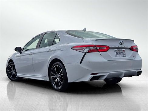 Used 2019 Toyota Camry SE image 6