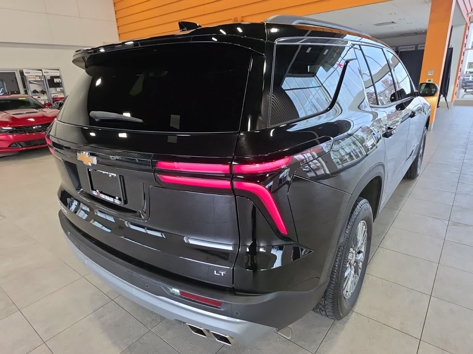 Used 2024 Chevrolet Traverse LT w/ LPO, Floor Liner Package FWD image 8