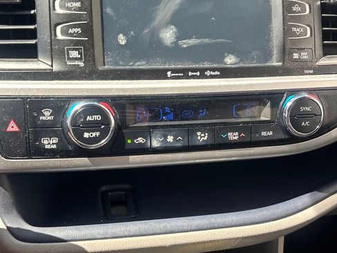 Used 2016 Toyota Highlander Limited image 12