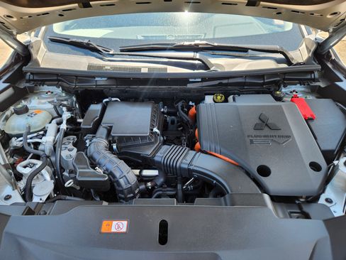 Used 2025 Mitsubishi Outlander SE image 24