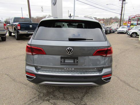 New 2024 Volkswagen Taos SE image 6