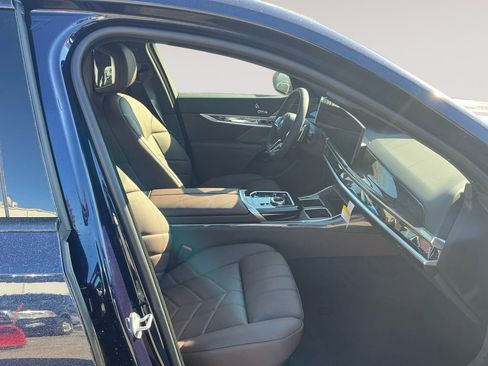 New 2026 BMW 750e xDrive w/ Premium Package AWD/4WD image 15