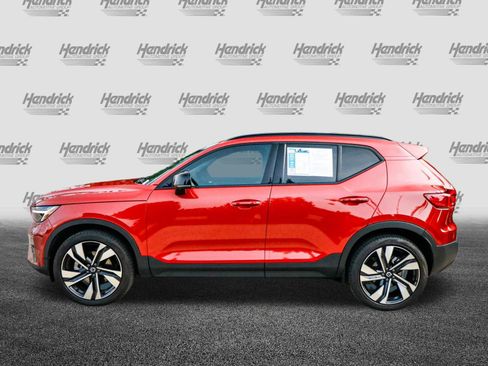 Used 2025 Volvo XC40 B5 Plus image 7