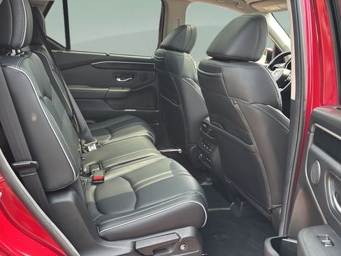 Certified 2025 Honda Pilot Elite image 18