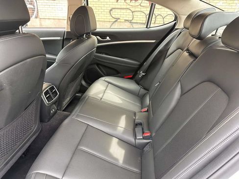 Used 2025 Genesis G70 2.5T RWD image 17