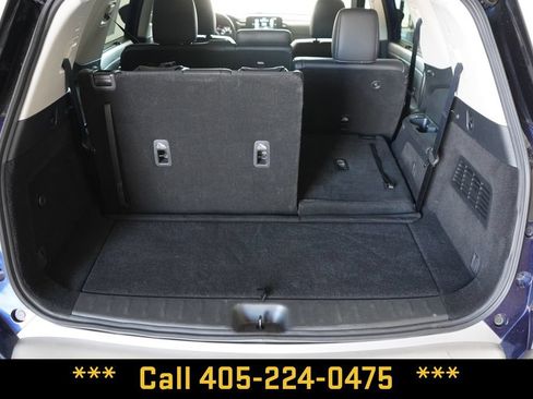 Used 2025 Nissan Pathfinder SL AWD/4WD image 25