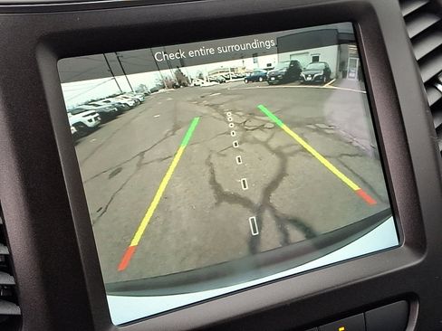 Used 2022 Jeep Cherokee Trailhawk image 18