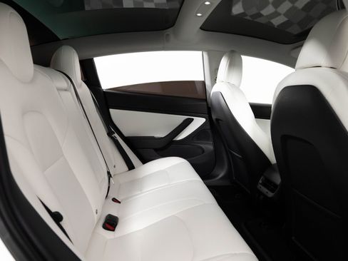 Used 2018 Tesla Model 3 Long Range image 23