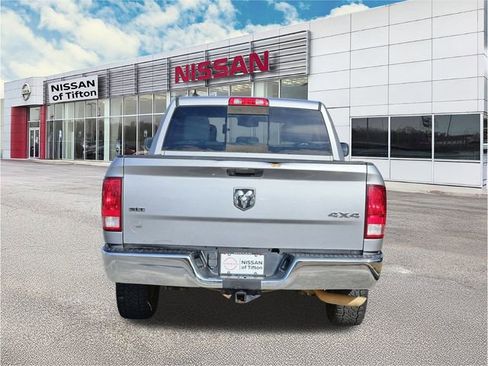 Used 2019 RAM 1500 Classic SLT w/ Luxury Group image 5