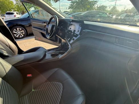 Used 2021 Toyota Camry SE FWD image 11