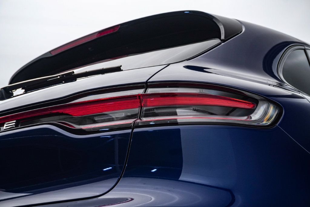 Certified 2026 Porsche Macan AWD/4WD image 12