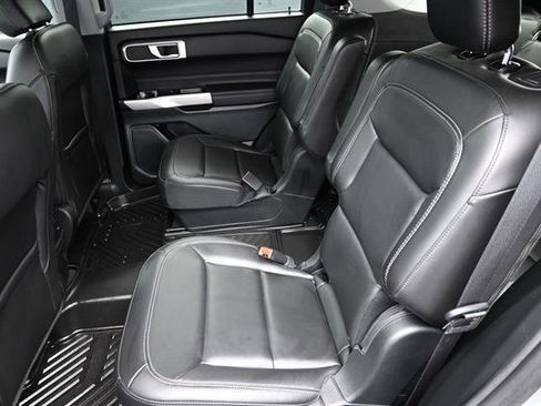Used 2023 Ford Explorer XLT w/ Equipment Group 202A RWD image 17