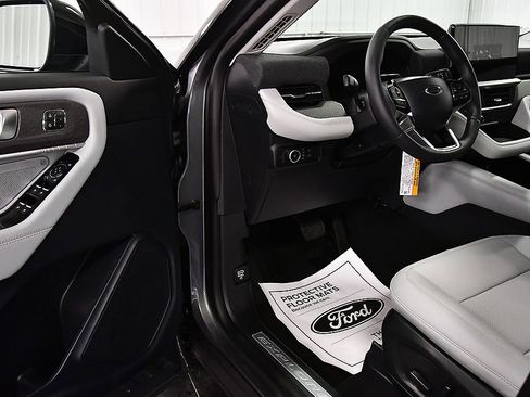 New 2026 Ford Explorer Platinum w/ LUX Leather Package AWD/4WD image 16