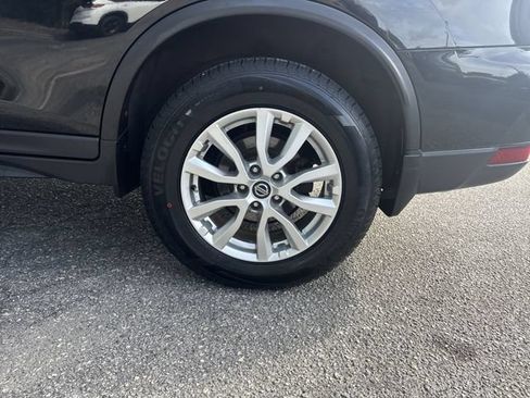 Used 2019 Nissan Rogue S w/ Special Edition Package AWD/4WD image 31