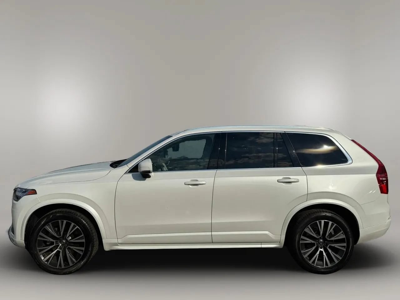 Used 2021 Volvo XC90 T6 Momentum w/ Protection Package Premier AWD/4WD image 5