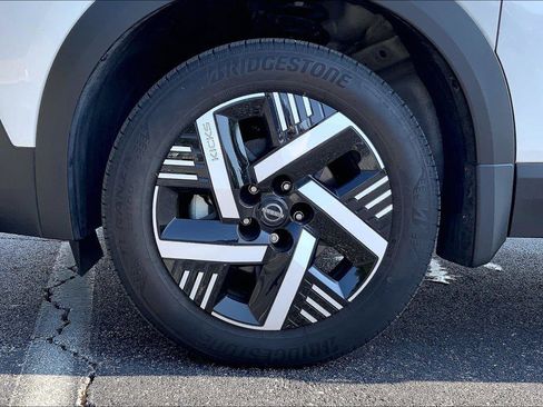 Used 2025 Nissan Kicks SV FWD image 8