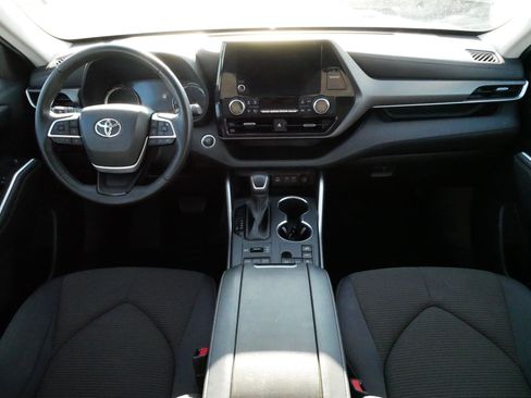 Used 2023 Toyota Highlander LE image 10