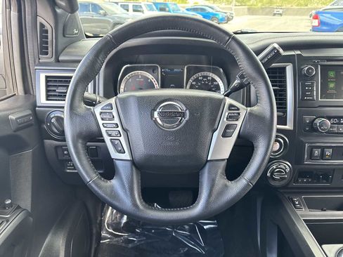 Used 2019 Nissan Titan SL w/ Midnight Edition image 18