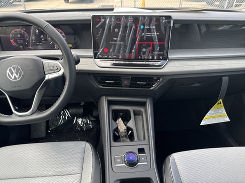 New 2026 Volkswagen Tiguan SE FWD image 16