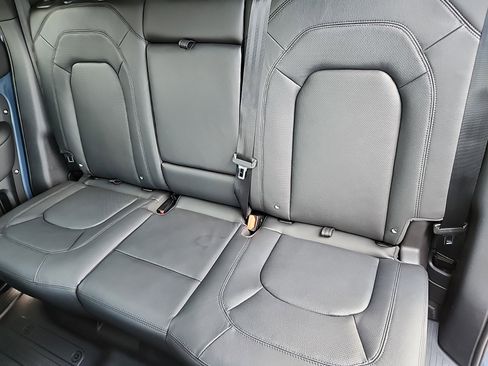 New 2024 Land Rover Defender 110 SE image 23