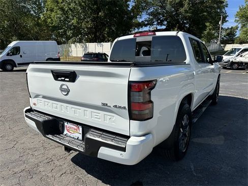 Used 2024 Nissan Frontier SL w/ Technology Package image 6