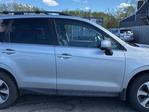 Used 2017 Subaru Forester 2.5i Limited AWD/4WD image 11