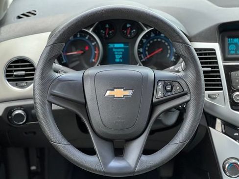 Used 2015 Chevrolet Cruze LS FWD image 29