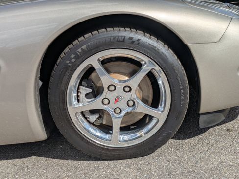 Used 2002 Chevrolet Corvette Convertible w/ Preferred Equipment Group2 image 11