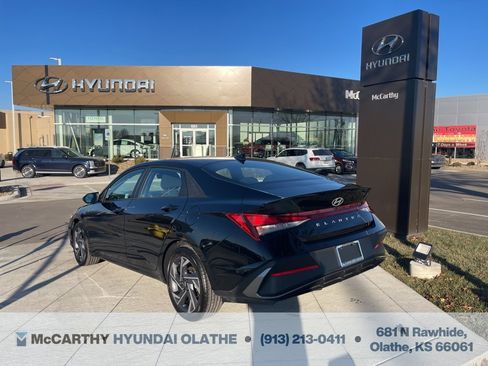 Certified 2025 Hyundai Elantra Sport image 12