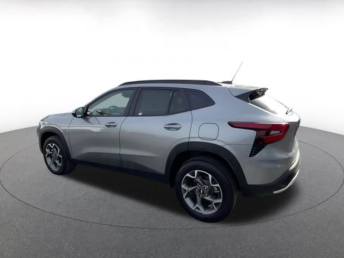 Used 2025 Chevrolet Trax LT w/ LT Convenience Package image 10