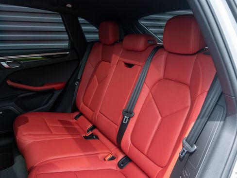 Certified 2021 Porsche Macan S AWD/4WD image 37