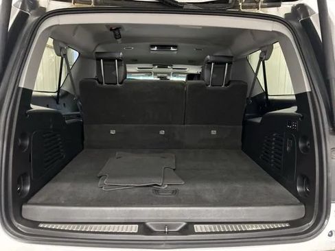 Used 2017 Chevrolet Suburban LT w/ LT Signature Package AWD/4WD image 14