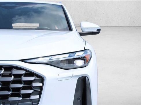 Certified 2025 Audi Q5 Premium w/ Convenience Package AWD/4WD image 4