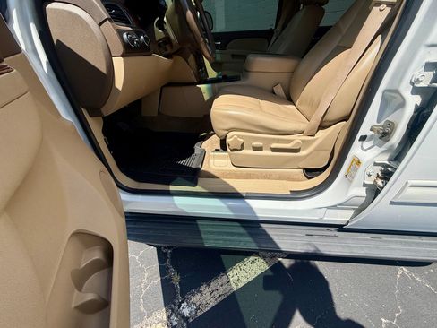 Used 2010 Chevrolet Tahoe LT AWD/4WD image 27