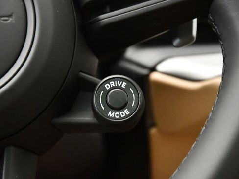 Used 2025 Porsche Cayenne S image 25