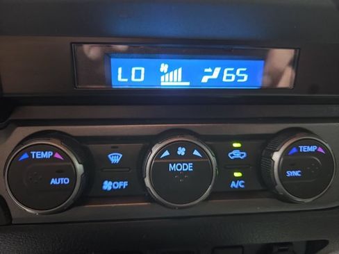 Used 2023 Toyota Tacoma TRD Sport w/ Technology Package AWD/4WD image 12