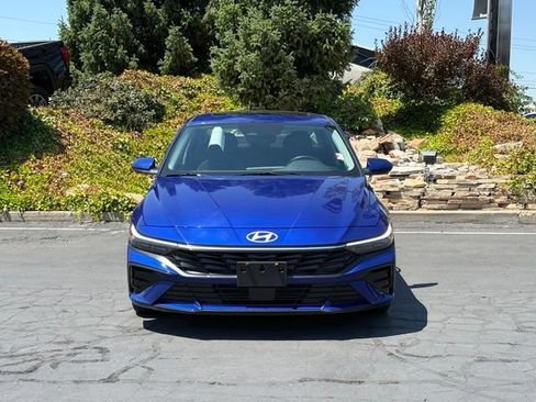 Used 2025 Hyundai Elantra SEL FWD image 2