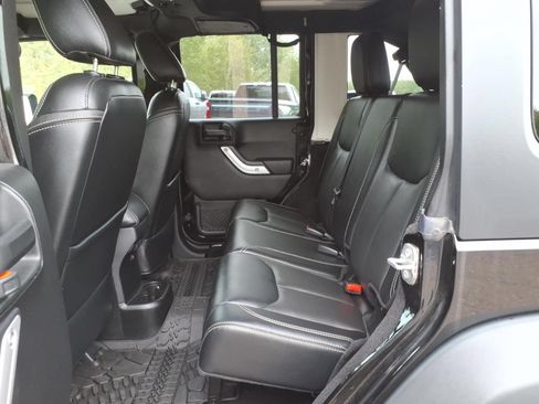 Used 2016 Jeep Wrangler Unlimited Rubicon AWD/4WD image 16