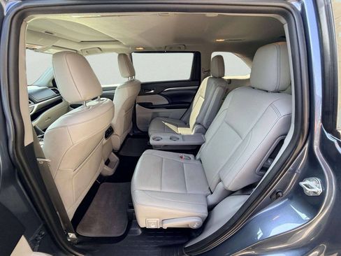 Used 2019 Toyota Highlander Limited AWD/4WD image 27