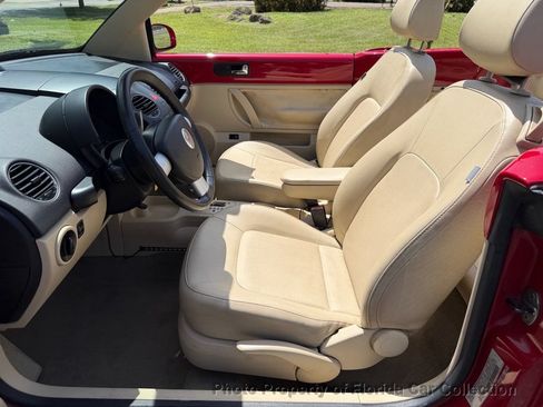 Used 2010 Volkswagen Beetle Convertible FWD image 31